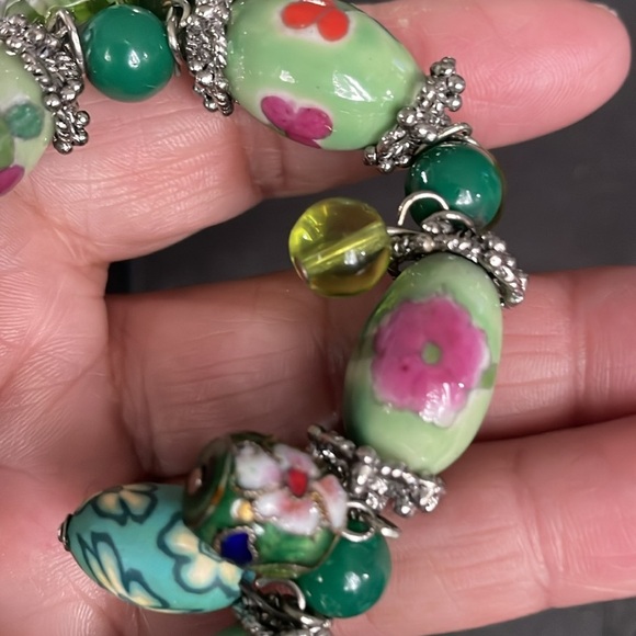 Vintage Floral Beaded stretch Bracelet - Green and Pink - Picture 6 of 6